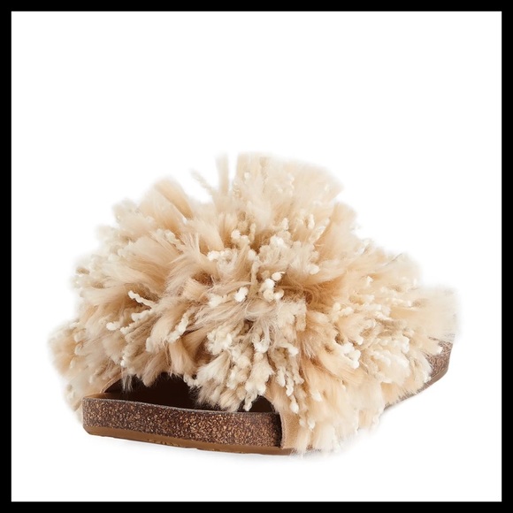 UGG Cindi Beige Yarn SandalsHard To Find - Picture 6 of 9